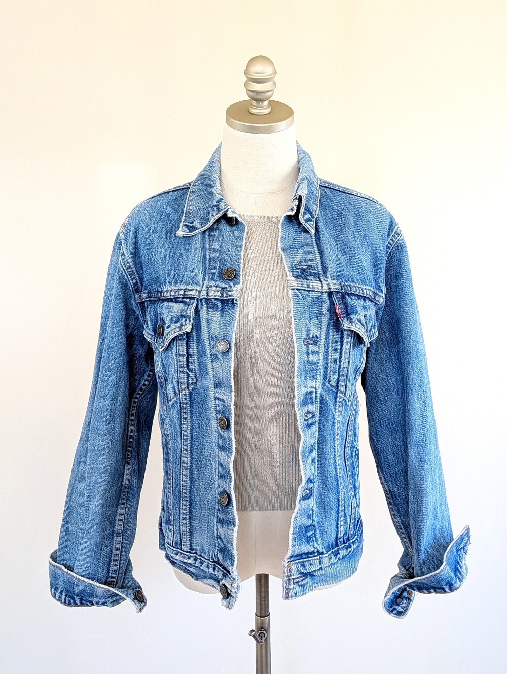 Vintage 1999 Levi’s Women's Type III Trucker Denim Jacket Size 40- Nice Fade